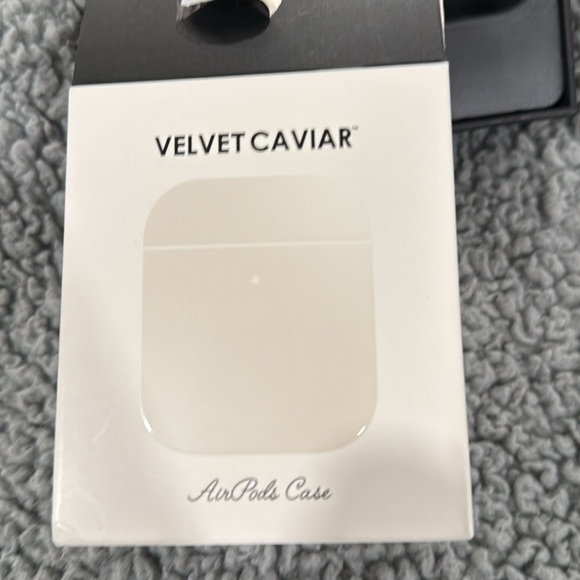 Velvet Caviar air pods case - Picture 3 of 3